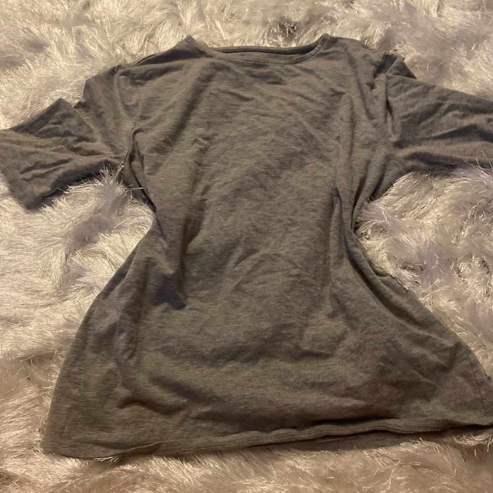 There’s nothing just w grey top no tags